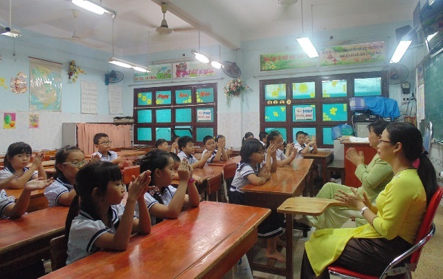 Thưởng Tết của giáo viên: Nơi tiền triệu, nơi ngậm ngùi - 1
Công việc vất vả nhưng nhắc đến thưởng tết nhiều giáo viên ở vùng sâu vẫn thấy chạnh lòng (ảnh minh họa)