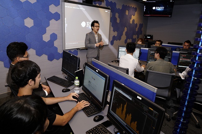 
Không gian học tập kỹ thuật số cho phép sinh viên tìm hiểu, thực hành và mô phỏng môi trường làm việc kỹ thuật số như thế giới thực
