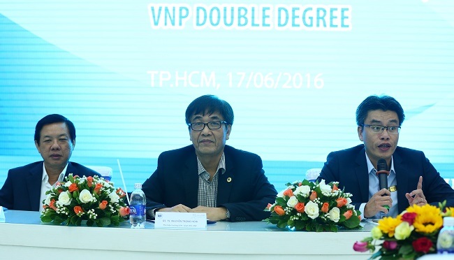 Trường ĐH Kinh tế TPHCM đào tạo chương trình thạc sĩ cấp bằng đôi - 1
PGS.TS Nguyễn Trọng Hoài phát biểu công bố về chương trình thạc sĩ