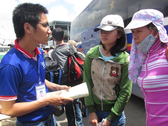 TPHCM: Sẵn sàng hỗ trợ thí sinh thi THPT quốc gia 2016 - 2 Sinh viên tình nguyện sẽ tiếp tục đồng hành cũng thí sinh trong thời gian xét tuyển ĐH,CĐ (ảnh minh họa)
