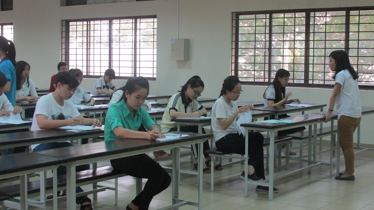 Thí sinh trong đầu buổi thi môn tự luận