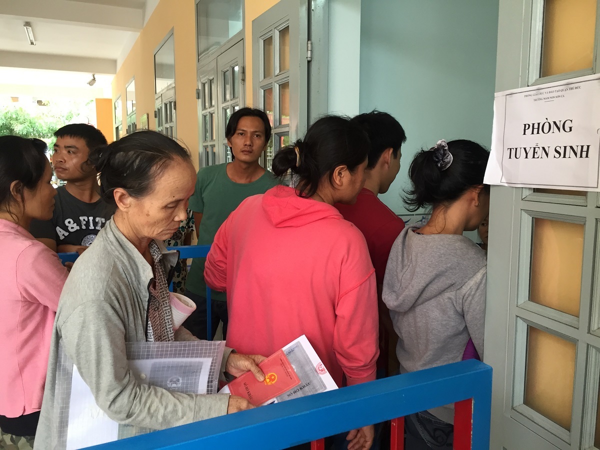 TPHCM: Căng thẳng vào học mầm non công lập - 10 Sau bao chờ đợi cũng đến được cửa phòng tuyển sinh