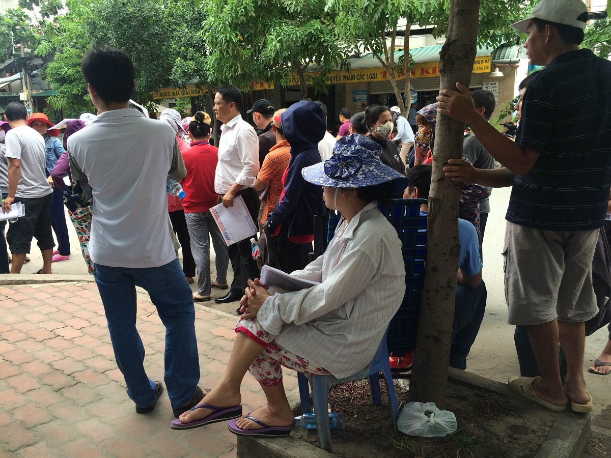 TPHCM: Căng thẳng vào học mầm non công lập - 4 Hơn 12g trưa vẫn tiếp tục chờ