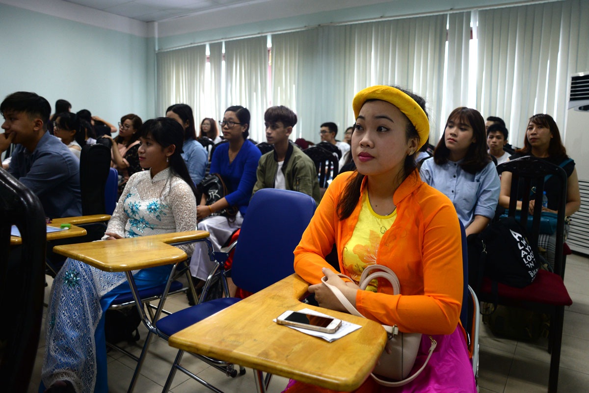 Rộn ràng tranh tài năng khiếu - 3
Trong phòng thi, ngoài ban giám khảo còn có đông “khán giả”