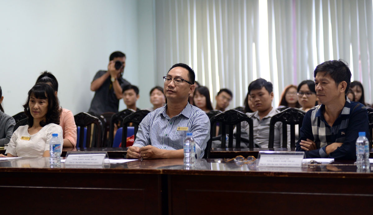 Rộn ràng tranh tài năng khiếu - 14
Thí sinh thi năng khiếu muốn vào hai chuyên ngành Quản lý hoạt động âm nhạc và Tổ chức hoạt động văn hóa nghệ thuật phải đạt 5 điểm trở lên mới được xét tuyển