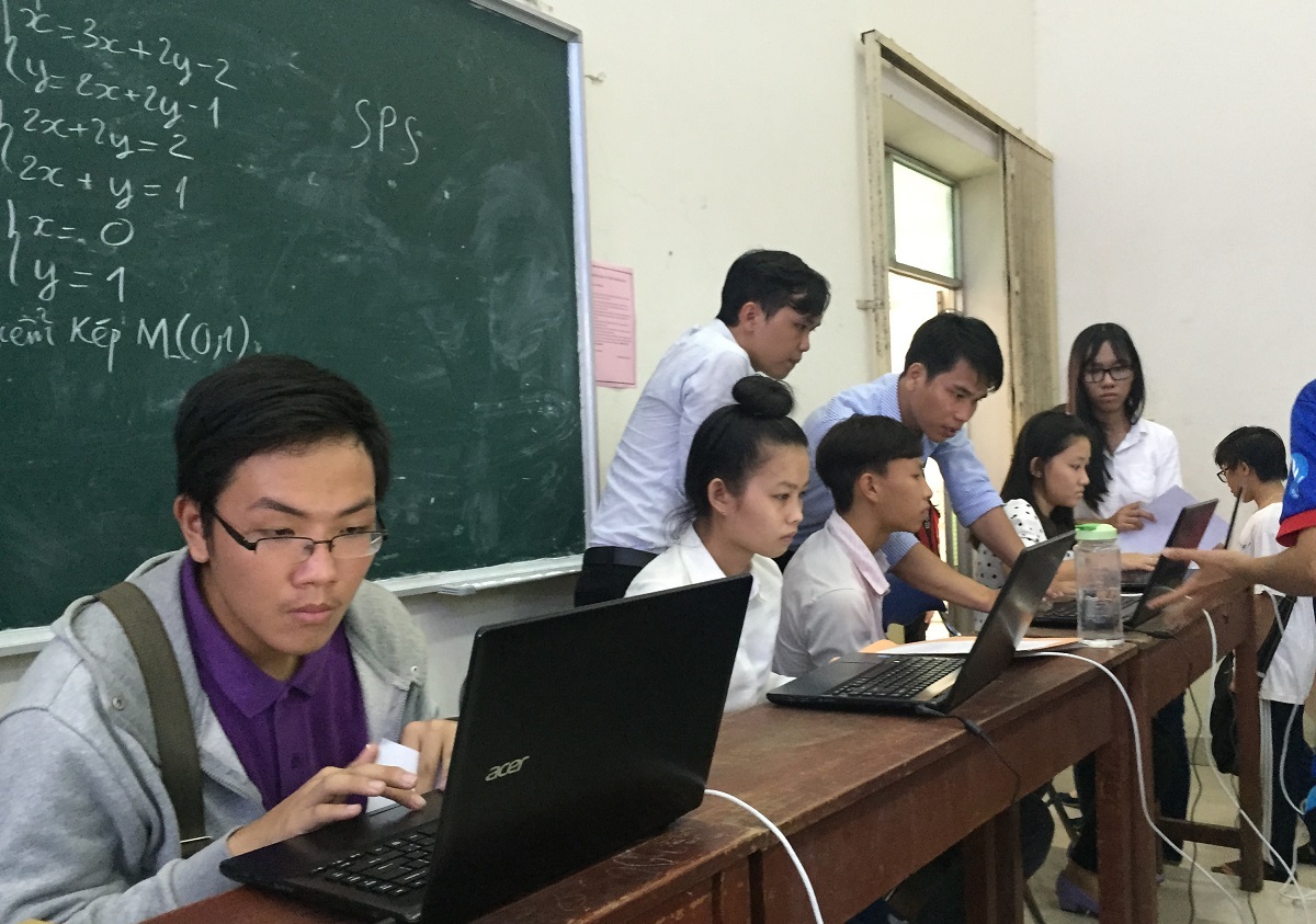 Trường ĐH Sư phạm TPHCM công bố ngưỡng điểm nộp hồ sơ - 1 Thí sinh đăng ký xét tuyển tại trường ĐH Sư phạm TPHCM