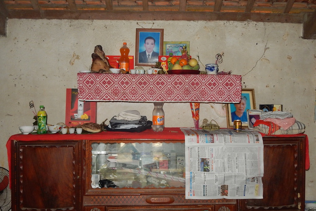 Hình ảnh bàn thờ cúng Xên hươn (ma nhà) của dân tộc Thái ở huyện Quỳ Châu, Nghệ An.