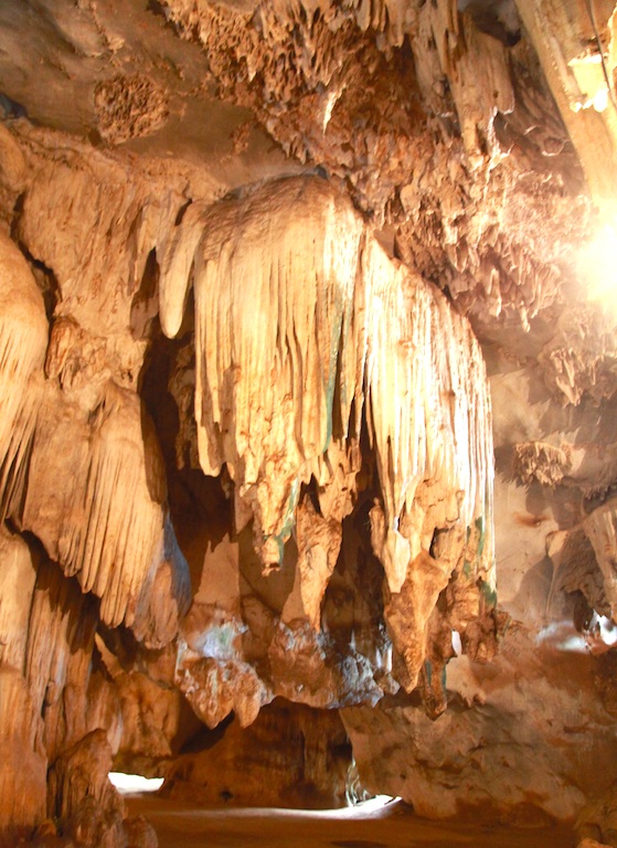 Chiêm ngưỡng vẻ đẹp ngất ngây Hang Bua ở đại ngàn xứ Nghệ - 4 Chiêm ngưỡng vẻ đẹp ngất ngây Hang Bua ở đại ngàn xứ Nghệ - 4