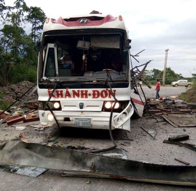 Vụ nổ xe khách 8 người chết: Có xác pháo ở hiện trường? - 6 Sau vụ nổ lớn, 8 người trên xe khách chết tại chỗ.