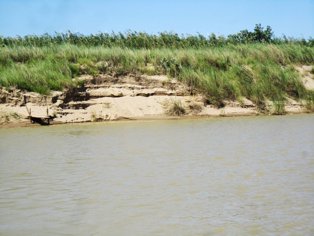 Canh cánh nỗi lo sạt lở hai bên bờ sông Lam - 4