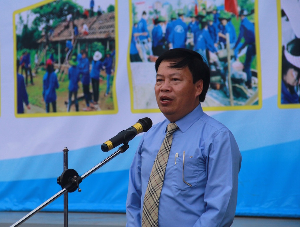 Hơn 1.700 sinh viên ĐH Vinh tham gia chiến dịch tình nguyện hè 2016 - 3 GS.TS Đinh Xuân Khoa - Hiệu trưởng trường Đại học Vinh phát biểu tại buổi lễ.