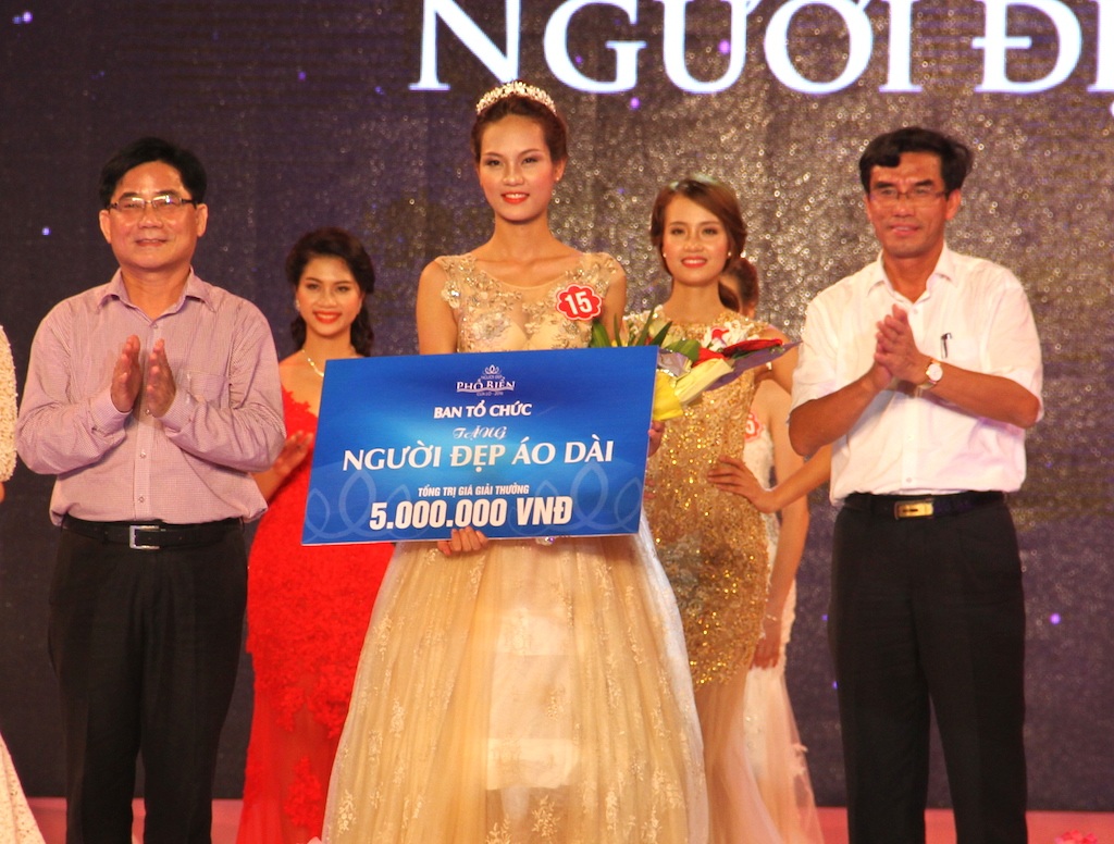 Sinh viên Học viện Hành chính Quốc gia đăng quang "Người đẹp phố biển" - 15 Sinh viên Học viện Hành chính Quốc gia đăng quang "Người đẹp phố biển" - 15