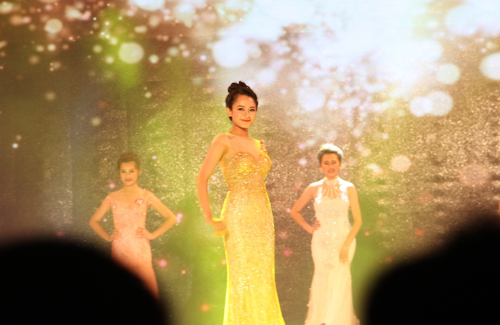 Sinh viên Học viện Hành chính Quốc gia đăng quang "Người đẹp phố biển" - 10 Sinh viên Học viện Hành chính Quốc gia đăng quang "Người đẹp phố biển" - 10