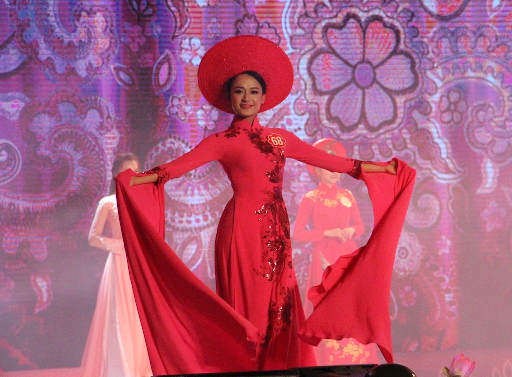 Sinh viên Học viện Hành chính Quốc gia đăng quang "Người đẹp phố biển" - 6 Sinh viên Học viện Hành chính Quốc gia đăng quang "Người đẹp phố biển" - 6