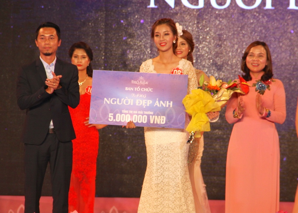 Sinh viên Học viện Hành chính Quốc gia đăng quang "Người đẹp phố biển" - 18 Sinh viên Học viện Hành chính Quốc gia đăng quang "Người đẹp phố biển" - 18