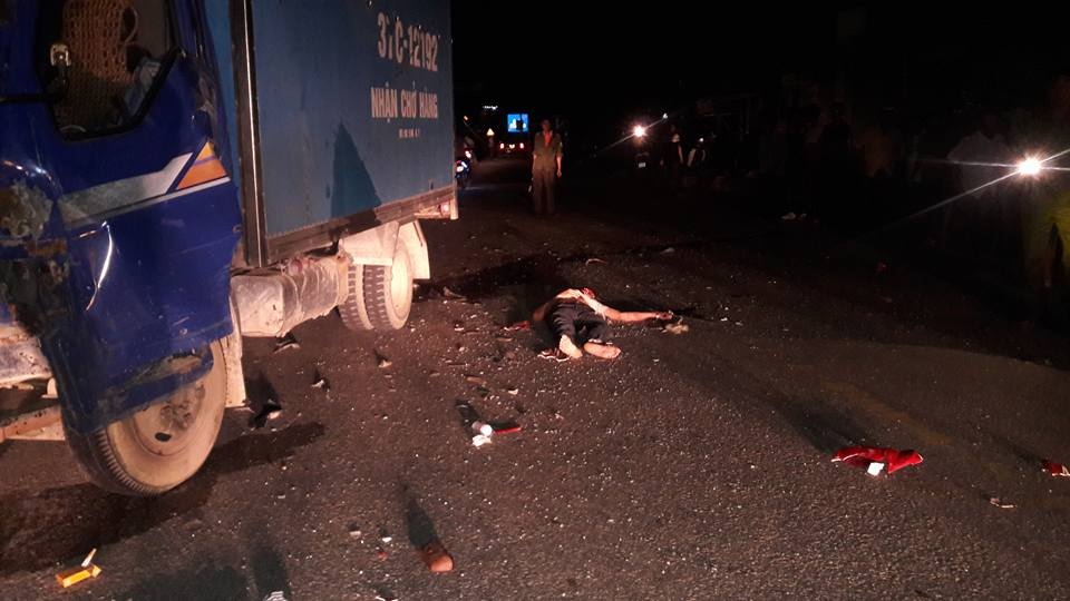 Một nạn nhân chết tại chỗ (Ảnh: Phùng Hùng)