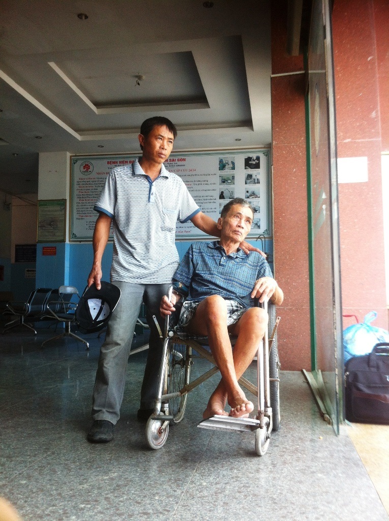 Nghệ An: Bác sĩ, y sĩ, nhân viên… bãi công vì bệnh viện nợ lương 8 tháng - 25