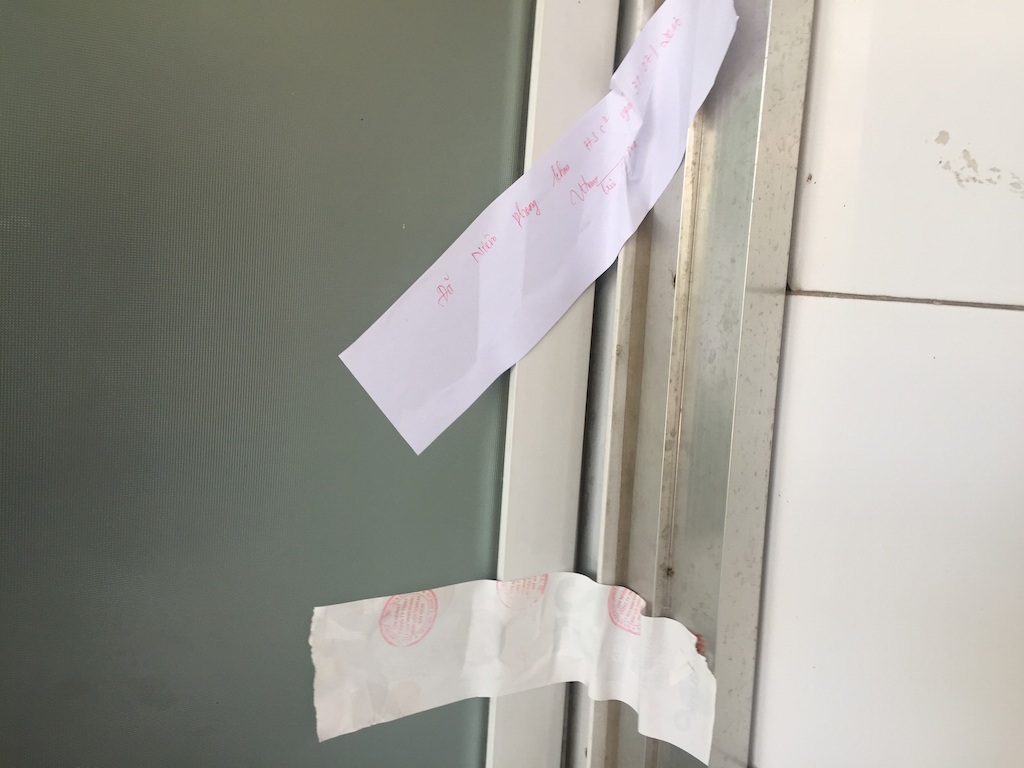 Vụ bác sĩ, y sĩ, nhân viên… bãi công vì bệnh viện nợ lương: Sở Y tế Nghệ An cử cán bộ giám sát - 5 Một số phòng tại bệnh viện này đã được niêm phong.
