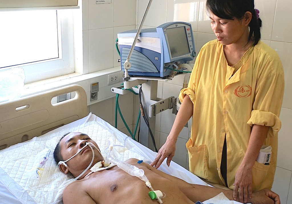 Hơn 45 triệu đồng đến với chị Phạm Thị Thảo - 7 Hiện nay anh Tuyên đã tỉnh trở lại, sự sống đã được hồi sinh.