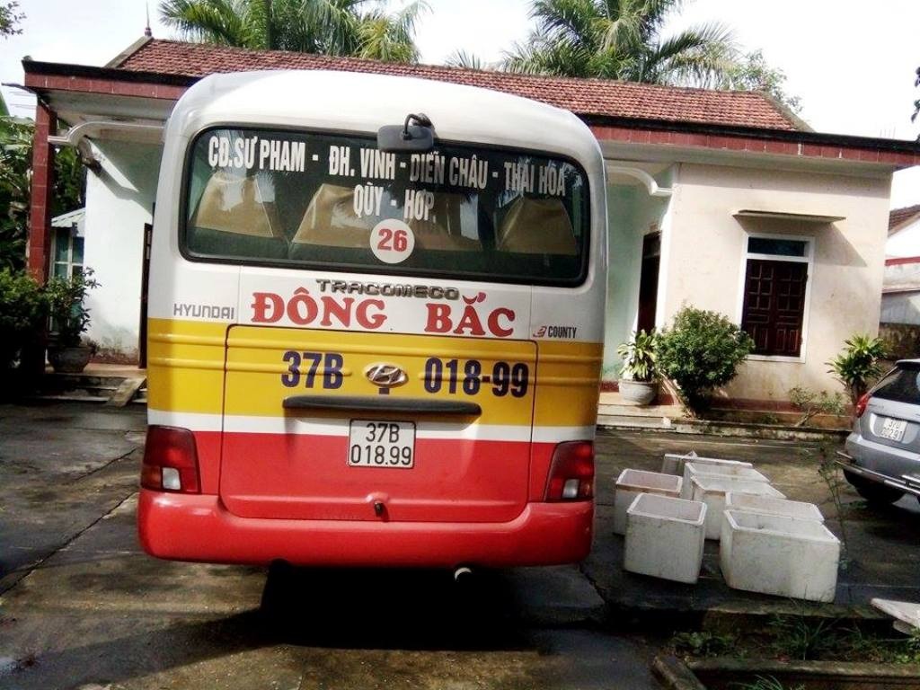 Thu giữ gần 200kg nội tạng động vật hôi thối chở trên xe khách - 3 Chiếc xe buýt đang bị tạm giữ tại Trạm CSGT 1-48.