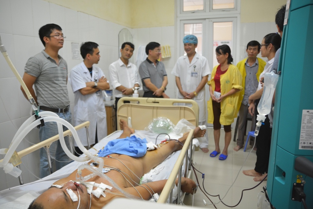 Sau khi báo điện tử Dân trí đăng tải bài viết, có rất nhiều cá nhân, doanh nghiệp và lãnh đạo tỉnh, Sở ban ngành đã đến thăm chia sẻ động viên gia đình chị Phạm Thị Thảo.