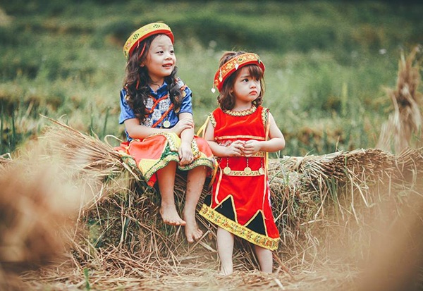 Bộ ảnh em bé 5 tuổi trải nghiệm cuộc sống trên cánh đồng Hà Giang - 9 Bộ ảnh em bé 5 tuổi trải nghiệm cuộc sống trên cánh đồng Hà Giang - 9