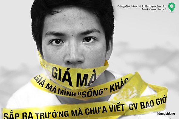 4 bức ảnh kêu gọi giới trẻ "đừng bị động" trước khi quá muộn - 2
Giai đoạn năm thứ 2 - 3 . Lúc này sinh viên lưu tâm tới việc học tập hơn. Tuy nhiên, họ vẫn quen lối suy nghĩ của học sinh: chỉ học là đủ, học tốt là được. Họ không chủ động rèn luyện các kỹ năng mềm, kỹ năng tuyển dụng, tích lũy kinh nghiệm làm thêm để chuẩn bị cho tương lai.