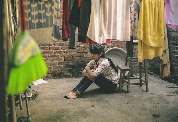 Họ dần bị giam vào những nhà tù của tâm hồn với những công việc gia đình lặp đi lặp lại. Ngày tháng, thời gian của họ kéo dài lê thê với những công việc không tên.