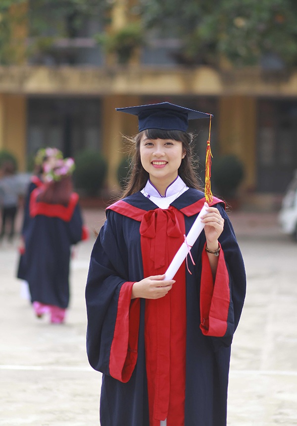 Vẻ đẹp “tỏa nắng” của các nữ sinh năm cuối - 12