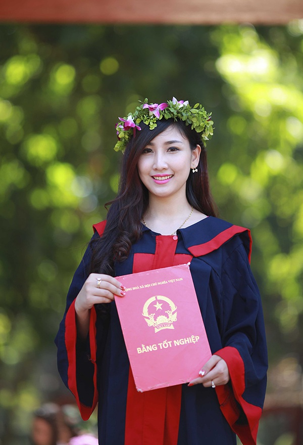 Vẻ đẹp “tỏa nắng” của các nữ sinh năm cuối - 9