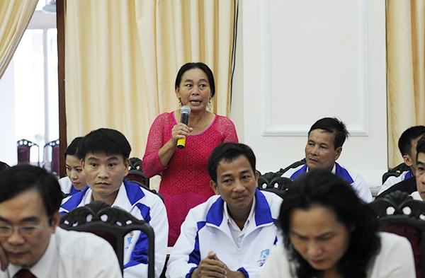 Giáo viên cắm bản vùng cao sắp về hưu vẫn không nguôi trăn trở - 3 Cô Lê Thị Hằng, GV trường Tiểu học Đồng Lương, huyện Lang Chánh, tỉnh Thanh Hóa chỉ còn một năm sẽ về hưu, cô có rất nhiều trăn trở về điều kiện học tập, sinh hoạt của học trò. Mong muốn lớn nhất của cô là trường lớp có điện, địa phương có trạm y tế.