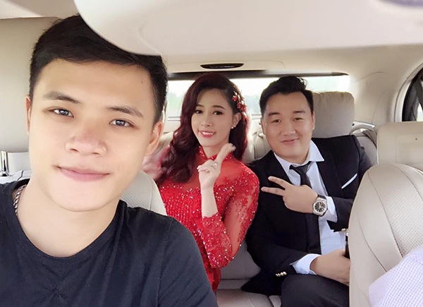 Hot girl Hà Min theo chồng “bỏ cuộc chơi” - 5 Trước đó vài ngày, Hà Min đã tổ chức lễ ăn hỏi theo truyền thống