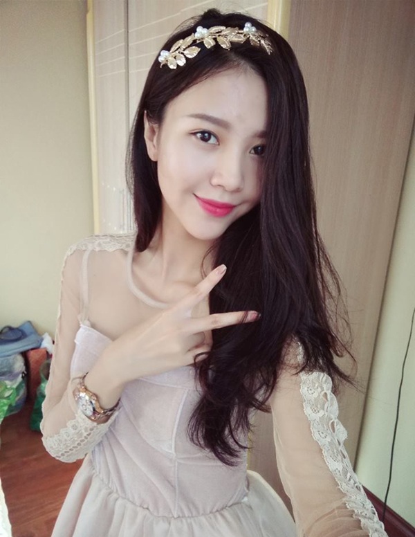 Những tiếp viên hàng không xinh đẹp khiến dân mạng “chao đảo” - 6 Cô cũng là một người mẫu ảnh được ưa chuộng