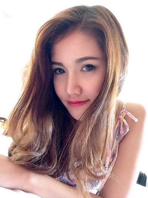 Những tiếp viên hàng không xinh đẹp khiến dân mạng “chao đảo” - 12 Những tiếp viên hàng không xinh đẹp khiến dân mạng “chao đảo” - 12