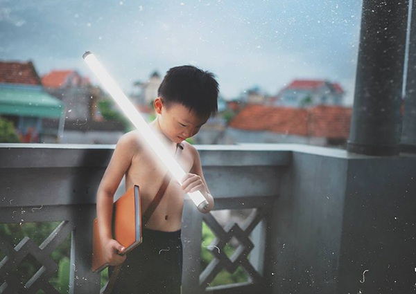 Bộ ảnh siêu thực cảnh báo về vấn nạn cận thị ở trẻ em - 10 Hãy dạy những em bé làm chủ nguồn ánh sáng để con bạn không bị cận thị