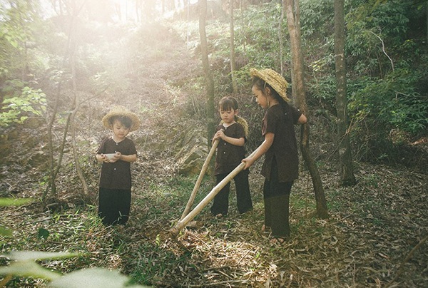 Bé gái đáng yêu "hóa thân" nữ thanh niên xung phong - 6 Bé gái đáng yêu "hóa thân" nữ thanh niên xung phong - 6