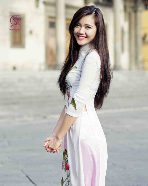 Phạm Hải Yến (sinh năm 1991), đang theo học Thạc sĩ ngành Quản lý rủi ro tài chính - Đại Học Florence, Italia. Cô nàng từng tốt nghiệp Đại học Hà Nội với 2 tấm bằng loại Giỏi ngành Tài chính – Ngân hàng và Tiếng Anh phiên dịch, với điểm tốt nghiệp nằm trong top 10% toàn khóa.