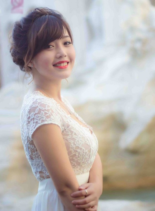 Dương Hồng Linh (sinh năm 1991), đang theo học thạc sĩ trường University of Cassino. Linh tốt nghiệp loại giỏi, điểm bảo vệ tốt nghiệp đạt 9,3/10 và nhận được học bổng du học Italia.