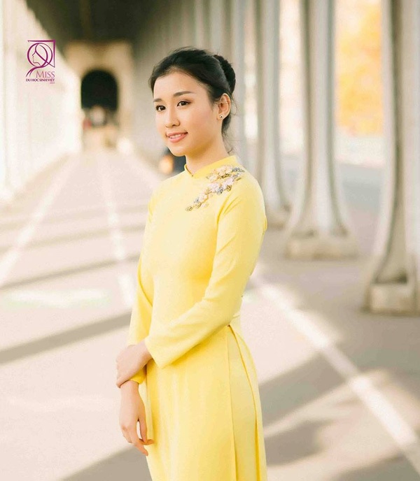 Phương Thảo từng tốt nghiệp ngành Thiết kế thời trang tại Học viện Thời trang London Hà Nội và hiện đang theo học ngành quản trị thương hiệu và kinh doanh thời trang tại Học viện Istituto Marangoni (Paris, Pháp).