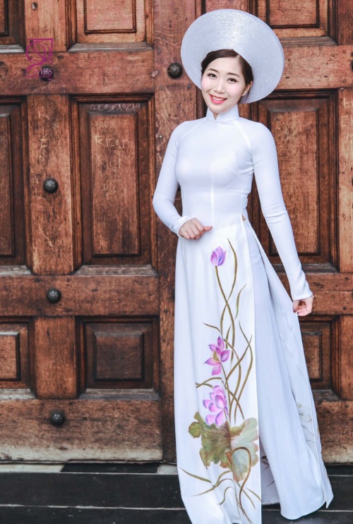 Bùi Thu Vân (sinh năm 1991), du học sinh trường Bournemouth University, Vương quốc Anh. Cô nàng từng tốt nghiệp bằng giỏi Chương trình tiên tiến đại học Kinh tế quốc dân với số điểm tuyệt đối ở nhiều môn học.