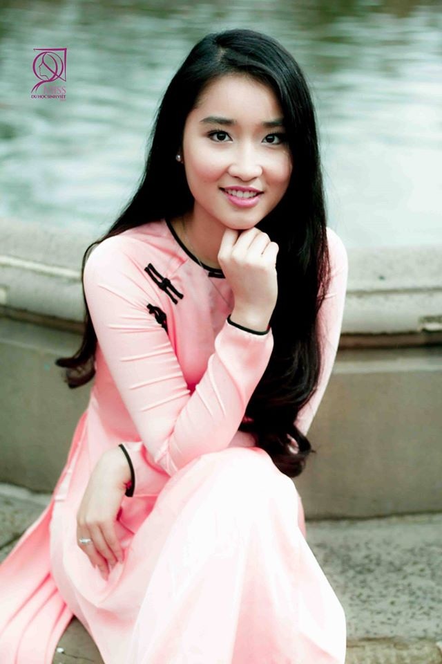 Đặng Hoàng Phương, sinh năm 1996, học trường Pace University Of Technology – New York, USA. Phương từng giữ chức phó chủ tịch hội học sinh tại Foxcroft Academy năm 2012-2013, và thành lập hội đồng ký túc xá ( dorm council) và là quản lý dorm. Lần đầu tiên khi mình tìm hiểu về cuộc thi này, mình đã rất muốn tham gia do mục đích từ thiện của cuộc thi. Mình nghĩ rằng việc chúng ta biết trân trọng những gì mình có và có thể cho đi để chia sẻ cho những mảnh đời bất hạnh hơn là thực sự cần thiết. Khi càng tham gia mình lại càng cảm thấy cuộc thi này thực sự rất có ý nghĩa, không đơn thuần chỉ là cuộc thi sắc đẹp; và mình cũng rất bất ngờ khi tất cả các thí sinh đều xinh và tài giỏi như vậy, cô nói.