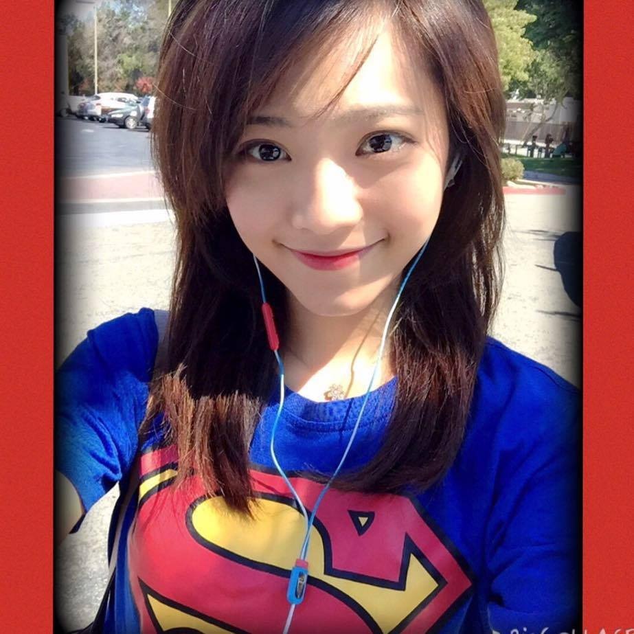 Nguyễn Thị Thanh Thảo, sinh năm 1993, là Du học sinh trường San Jose State University, bang California, thành phố San Jose, Mỹ. Thảo tham gia làm MC chương trình nhạc trẻ trên một kênh truyền hình dành cho người Việt tại Mỹ. Thảo là cựu học sinh của trường THPT Chuyên Trần Đại Nghĩa, ngoài năng động tham gia các hoạt động văn hóa, ngoại khóa của trường, Thảo còn giữ vững thành tích 7 năm liền là học sinh giỏi.