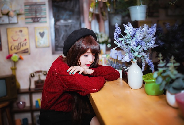 Bên trong các cửa hiệu, quán cà phê cũng được trang trí theo phong cách mùa Giáng sinh