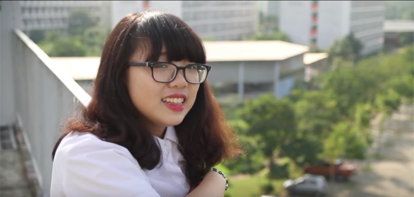Nữ sinh cấp 3 cover "Vì tôi còn sống" hay không kém bản chính - 1 Hương Ly - nữ sinh đáng yêu, có giọng hát trong trẻo