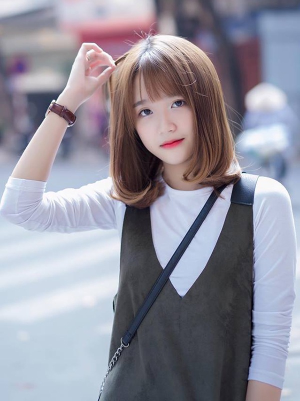 10 gương mặt xinh đẹp giành vé vào Chung kết Hoa khôi trường Báo - 4 Hoàng Thị Minh Tâm (Văn hóa học K34) ước mơ trở thành biên tập viên nổi tiếng và phát triển cửa hàng quần áo của cô nàng. Dù tự nhận bản thân hơi tham vì cùng muốn giỏi về 2 thứ song song nhưng cô nàng khẳng định sẽ không ngừng nỗ lực.