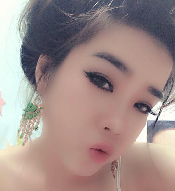 Xôn xao chuyện cô gái đăng ảnh mặt mộc "kém sắc" để từ bỏ "sống ảo" - 3 Hình ảnh lung linh trên mạng xã hội của Lê Khả Ái - cái tên được Tú Ngà bịa ra