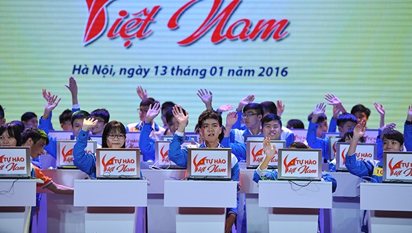 Cuộc thi tìm hiểu về lịch sử, văn hoá dân tộc Tự hào Việt Nam được tổ chức theo hình thức thi trực tuyến. Vòng chung kết diễn ra tại Hà Nội có sự góp mặt của 82 học sinh xuất sắc từ mọi miền Tổ quốc