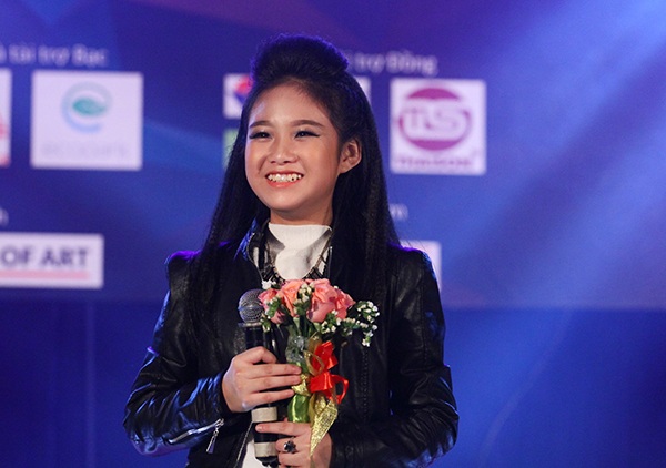 Nữ sinh lớp 6 hát "Đám cưới chuột" như rocker thứ thiệt - 1 Nữ sinh lớp 6 Dương Thanh Thảo
