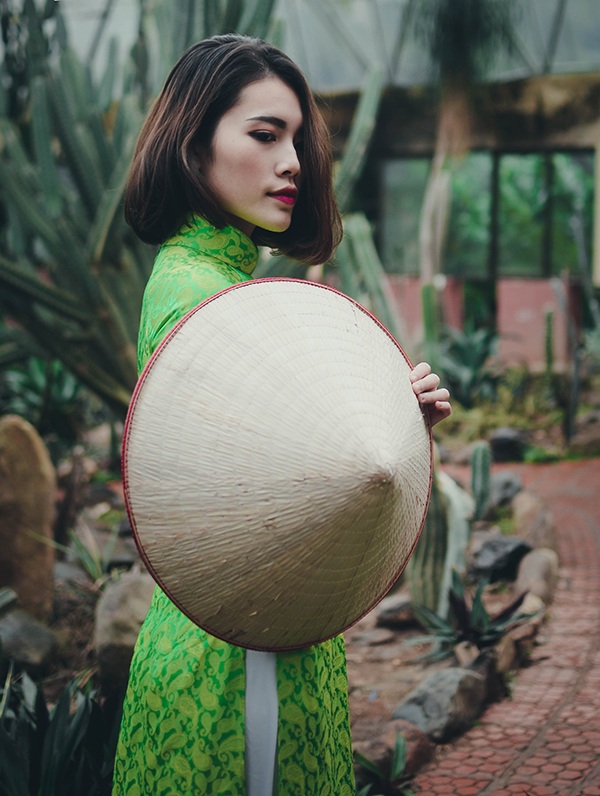 
Ngô Diệu Linh (Văn hóa học K33) là CTV của Tạp chí Nhà đẹp, báo Dân trí và một số trang mạng. Diệu Linh mong muốn được thể hiện cá tính của bản thân, khám phá những khả năng mới của mình đồng thời trau dồi vốn kiến thức xã hội cũng như mở rộng quan hệ với các bạn thí sinh khác.
