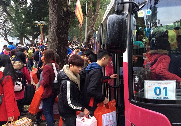 Mọi công tác chuẩn bị diễn ra nhanh chóng. Hơn 7h ngày 30/1, các chuyến xe đã lăn bánh